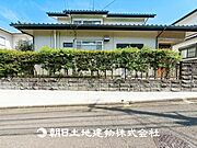 【外観写真】穏やかな風と陽光、日常生活を一段と心地よいものにしています。周辺とのコラボにより明るく開放的な空間を演出。