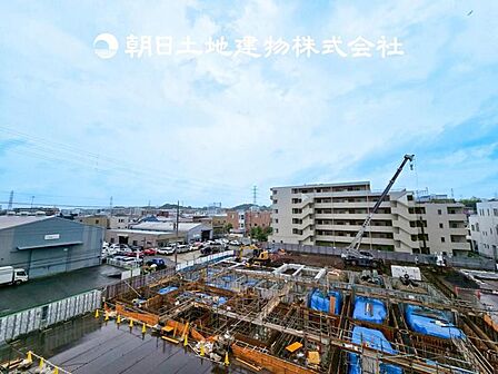 【眺望】太陽に愛された家。陽当り・通風に優れた魅力的で快適さを追求した住宅です。ここに住むからこそ意味がある。そんな特別感に浸りながら、毎日をお過ごし下さい。