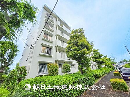 【外観写真】リビングには暖かな太陽が降り注ぎ、爽やかな住空間です。お友達を呼んでお茶をしたり、一緒に料理を楽しみながら楽しい時間を。