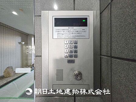 【オートロック】マンション敷地内はオートロック付きで安心のセキュリティ。