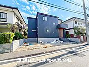 【外観写真】将来にわたって資産価値が継続する「上質」な佇まいを目指しました。おしゃれな雰囲気や自然の潤い、親しみやすさといった特徴を、街に新たな価値をもたらし続けてくれます。