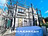 外観：【外観（基礎）】おうちの基礎部分と床一面を、鉄筋を入れたコンクリートで一体化して家の重みを支える「ベタ基礎」工法。耐震性に優れている、地面の湿気が上がりにくい、などのメリットがあります。