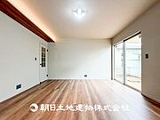 【リビング】大切なご家族、招いた友人と過ごすひと時を溢れる光が優しく包み込む空間。大切な人とともに、心穏やかに過ごすひととき。家族との時間、自分の時間を大切にできる空間を作りました。
