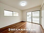 【居室】ご自宅で快適に過ごす条件は、一人ひとり違います。個性が強すぎないシンプルな内装とシンプルなデザインで統一しております。居住していく中であなただけの【幸せマイホーム】を創り上げて下さい。