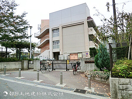 【森の台小学校】自然豊かな環境で、主体的に学ぶ力と仲間を大切にする心を育む学校です。