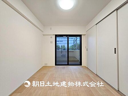 【洋室】自宅で快適に過ごす条件は一人ひとり違います。個性が強すぎないシンプルな内装とシンプルなデザインで統一しております