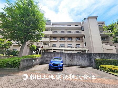 【外観】堂々とした佇まいが魅力のマンションです。