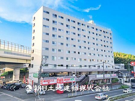 【現地外観】 静かで子育てにも良い環境。緑に恵まれたエリアでゆとりある住環境が整っています。
