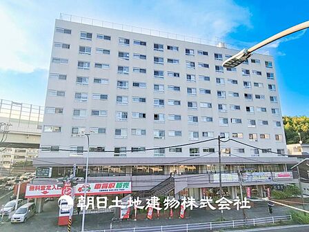 【現地写真】 整然と続き周辺は高い建物がないので、採光や開放性に恵まれ、空が広く閑静な環境です。