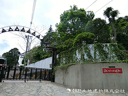 【田園都市幼稚園】930m 読み書きや体操、姿勢などの教育を通して落ち着きを学ぶことができる、小学校準備にも安心の幼稚園です。う設備や行事も充実しており満足度の高い環境です。