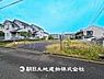 外観：【現地外観】 静かで子育てにも良い環境。緑に恵まれたエリアでゆとりある住環境が整っています。
