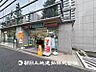 周辺：【セブンイレブン小石川白山通り店】120ｍ　食品や飲料、日用品、各種サービスなど、日常生活に必要なものを幅広く取り扱っています。24時間営業のため時間を問わず買い物ができます。