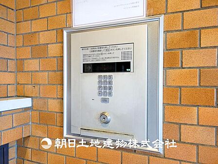 【オートロック】マンションの敷地内はオートロックで安心セキュリティ。
