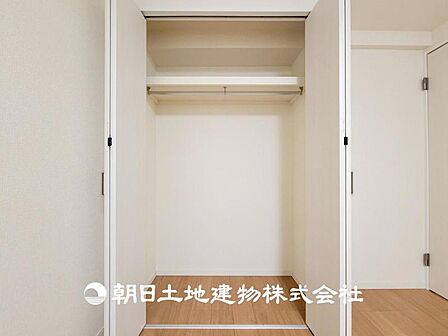 【収納】たっぷりの収納スペースがあれば、季節物の衣類もすっきりしまえるので衣替えも楽ちんで快適に暮らせそうです