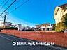 外観：【外観写真】 陽当たりに恵まれた土地。間取りの自由度が高く、家族構成に合わせた“ぴったりの住まい”を建築できます。 
