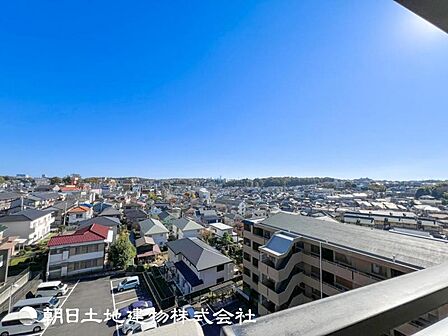 【眺望】部屋から眺める景色はお部屋のインテリアの一部です。開放感ある景色は季節や天候によって変化する素敵な絵画ですね!