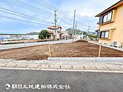 【外観写真】表現された空間はたくさんの光を浴び、風を感じ、暮らしの時間を豊かにしてくれます。デザインされた空間と競い合うかのような充実した建物と共に大切な家族の思い出を刻んでいきます。