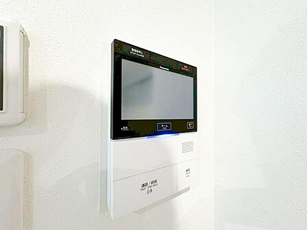 【モニター付きインターホン】訪問者の確認が出来るので、セキュリティ対策にも最適のモニター付きインターホン。