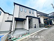【外観写真】表現された空間はたくさんの光を浴び、風を感じ、暮らしの時間を豊かにしてくれます。デザインされた空間と競い合うかのような充実した建物と共に大切な家族の思い出を刻んでいきます。