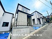【外観写真】表現された空間はたくさんの光を浴び、風を感じ、暮らしの時間を豊かにしてくれます。デザインされた空間と競い合うかのような充実した建物と共に大切な家族の思い出を刻んでいきます。
