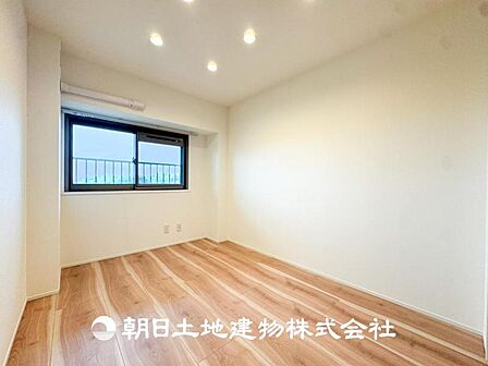 【居室】ご自宅で快適に過ごす条件は、一人ひとり違います。個性が強すぎないシンプルな内装とシンプルなデザインで統一しております。居住していく中であなただけの【幸せマイホーム】を創り上げて下さい。
