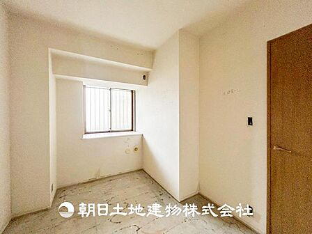 【洋室】一人時間を快適にすごせるように、落ち着いて過ごせる癒しと寛ぎの空間が欲しい。そんな願いを叶えました。