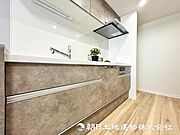 【キッチン】シンプルで使いやすさにこだわりました。快適な日常を支える機能性と強さがひとつになった自慢のキッチンです。