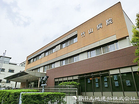 【竹山病院】940m 回復期の医療やリハビリ、在宅復帰の支援まで幅広く対応しています。退院後の療養や高齢者医療にも力を入れた、地域に寄り添った医療体制が整う長く頼れる存在です。