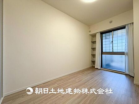 【洋室】爽やかな空間演出とセンス良く纏められた室内は寛ぎ空間でなければなりません。妥協せずにまとめ上げました。