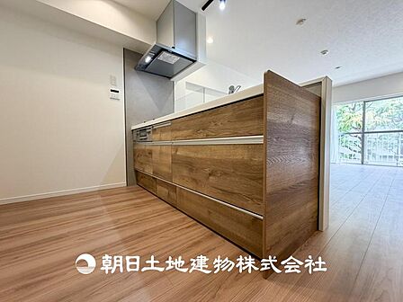 【キッチン】シンプルで使いやすさにこだわりました。快適な日常を支える機能性と強さがひとつになった自慢のキッチンです。