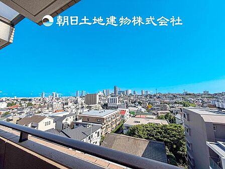 【眺望】部屋から眺める景色はお部屋のインテリアの一部です。開放感ある景色は季節や天候によって変化する素敵な絵画ですね!