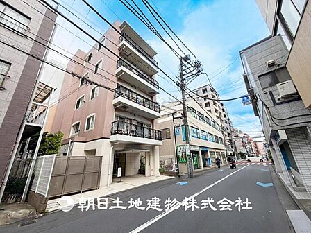 【外観写真】家族の色を映し出す洗練された邸宅は、ずっと輝き続けながらいつしか街の風景に溶け込んでいきます。