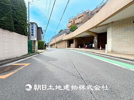 【外観写真】家族の色を映し出す洗練された邸宅は、ずっと輝き続けながらいつしか街の風景に溶け込んでいきます。