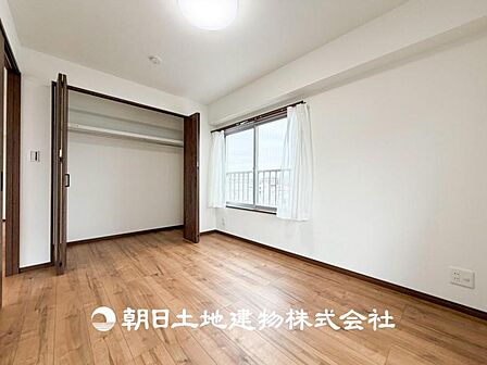 【洋室】一人時間を快適にすごせるように、落ち着いて過ごせる癒しと寛ぎの空間が欲しい。そんな願いを叶えました。