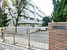 周辺：【末吉中学校】2620ｍ　地域住民や保護者が学校運営に参画する「学校運営協議会（コミュニティ・スクール）」を取り入れており、地域とのつながりが非常に深い中学校です。