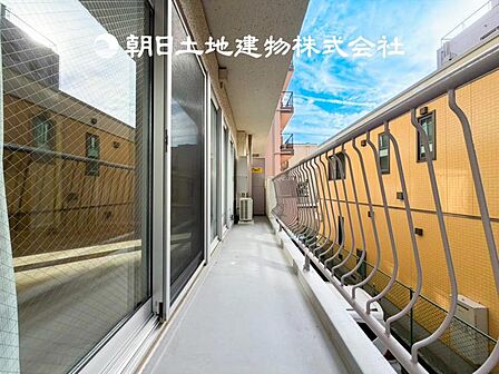 【バルコニー】太陽に愛された家。陽当り・通風に優れた魅力的で快適さを追求したプライベート空間です。