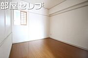 壁のクロスもお洒落なお部屋です。