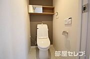 ウォシュレット、収納棚のついたトイレ