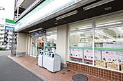 ファミリーマート川名駅前店 332m