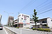 DCMカーマ川原店 688m