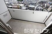 洗濯物もたくさん干せるベランダです。