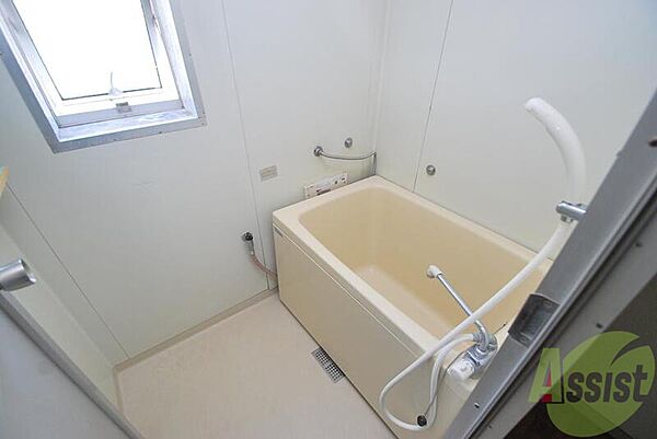 画像4:浴室に窓があるので、カビ防止に換気がしっかりできます。