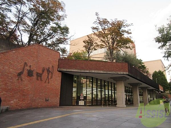 周辺：神戸市立中央図書館 1745m