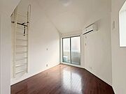 梯子格納もできます。2階他部屋の写真となります
