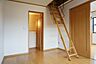 洋室：2階洋室6帖　小屋裏収納