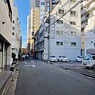 ビル前面道路