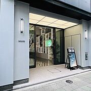 オフィスビル出入口