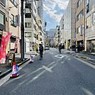 ビル前面道路