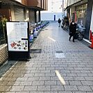 ビル前面道路