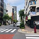ビル前面道路